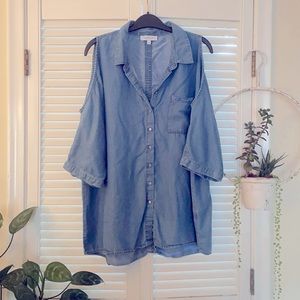 🤩 Coastal Cowgirl. Stylish jean shirt picaboo shoulders. Size XL.